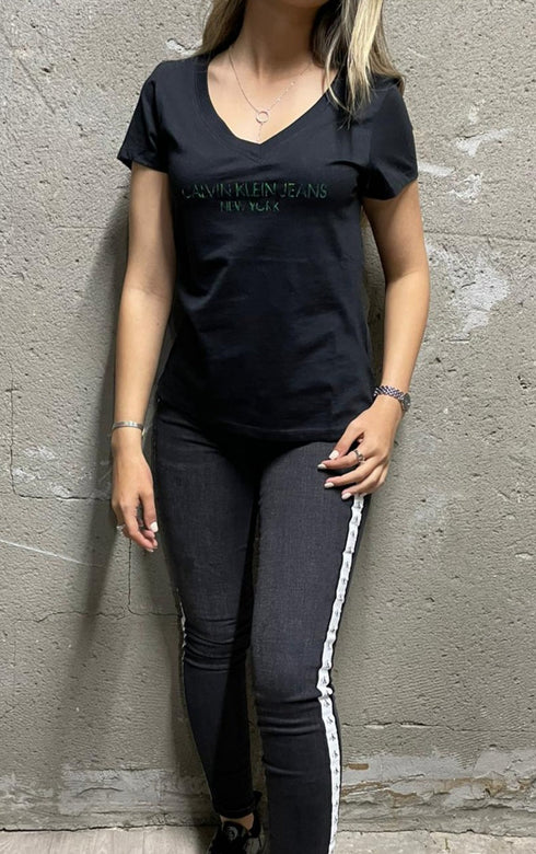 Calvin Klein Women Tshirt קלוין קליין טישרט לנשים לבן